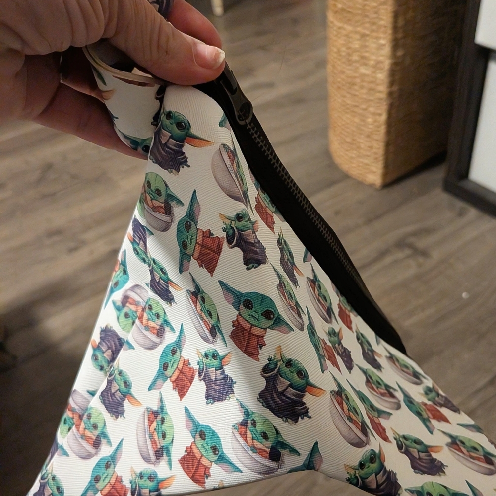 Baby Yoda Patterned Pouch - Picture 3 of 3
